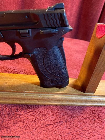 M&P shield EZ 380, 4 Mags, Original Packaging. As New - Image 2 of 16