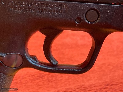 M&P shield EZ 380, 4 Mags, Original Packaging. As New - Image 12 of 16