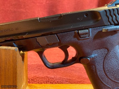 M&P shield EZ 380, 4 Mags, Original Packaging. As New - Image 3 of 16