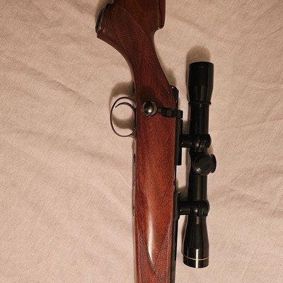 Kimber model 82 Caliber 22 L.R. Leupold scope M8 4power compact