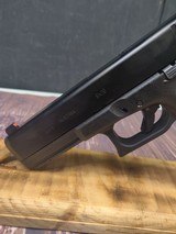 GLOCK 17 G17 Gen 5 w/ Night Sights - 3 of 7