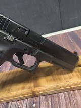 GLOCK 17 G17 Gen 5 w/ Night Sights - 6 of 7