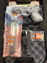 GLOCK 19 G19 BATTLE WORN FLAG 31 RND MAGAZINE - 2 of 5