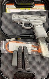 GLOCK 19 G19 BATTLE WORN FLAG 31 RND MAGAZINE - 1 of 5