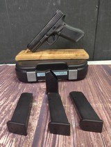 GLOCK 17 G17 Gen 5 w/ Night Sights - 1 of 7