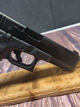 GLOCK 17 G17 Gen 5 w/ Night Sights - 6 of 7