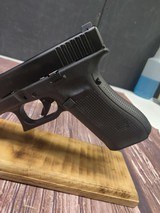 GLOCK 17 G17 Gen 5 w/ Night Sights - 4 of 7