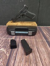 GLOCK 17 G17 Gen 5 w/ Night Sights - 1 of 7