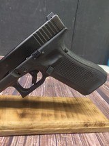 GLOCK 17 G17 Gen 5 w/ Night Sights - 4 of 7