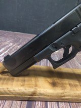 GLOCK 17 G17 Gen 5 w/ Night Sights - 3 of 7