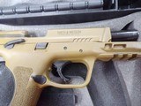 SMITH AND WESSON m&p 40 - 3 of 7