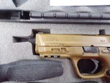SMITH AND WESSON m&p 40 - 2 of 7