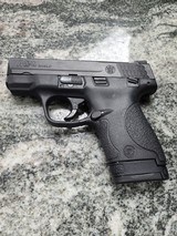 SMITH & WESSON M&P 40 SHIELD - 1 of 2