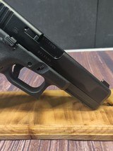 GLOCK 17 G17 Gen 5 w/ Night Sights - 5 of 7
