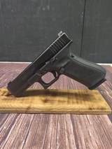 GLOCK 17 G17 Gen 5 w/ Night Sights - 2 of 7