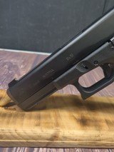 GLOCK 17 G17 Gen 5 w/ Night Sights - 3 of 7