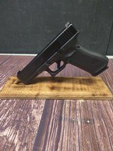 GLOCK 17 G17 Gen 5 w/ Night Sights - 2 of 7
