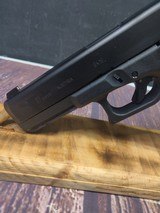 GLOCK 17 G17 Gen 5 w/ Night Sights - 3 of 7