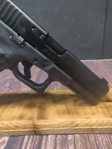 GLOCK 17 G17 Gen 5 w/ Night Sights - 6 of 7