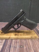 GLOCK 17 G17 Gen 5 w/ Night Sights - 2 of 7