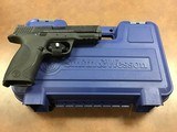 SMITH AND WESSON m&p 40 - 3 of 7