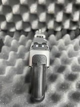 SMITH & WESSON SD40 VE - 2 of 4