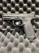 SMITH & WESSON M&P 40 - 2 of 4