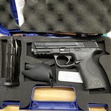 Smith & Wesson M&P40 - 4 of 4