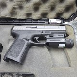 SMITH & WESSON SD40VE - 1 of 3