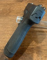 SMITH & WESSON M&P 9 SHIELD M2.0 - 3 of 5