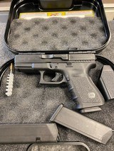 GLOCK 19 G19 Gen 3
15 Round Mag - 1 of 1