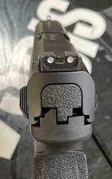 SMITH & WESSON .40 M&P M2.0 - 4 of 4