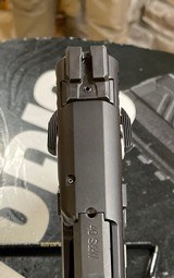 SMITH & WESSON .40 M&P M2.0 - 2 of 4