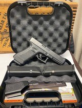 GLOCK 22 G22 GEN 4 .40 (Night Sights) POLICE TRADE IN - 1 of 3