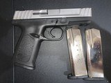 SMITH & WESSON SD40VE .40sw BK/SS - 1 of 3