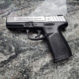 SMITH & WESSON SD40VE - 1 of 2
