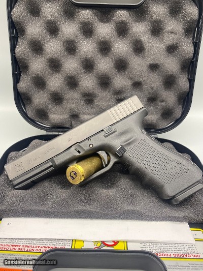 GLOCK
G22 GEN 4 .40 S&W