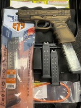 GLOCK 19 G19 BATTLE WORN FLAG 31 RND MAGAZINE - 1 of 5