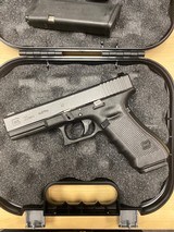 GLOCK 22 G22 GEN 4 (Night Sights) - 2 of 3