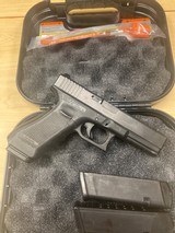 Glock G22 Gen 4 - 2 of 3