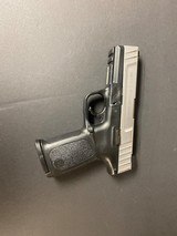 SMITH & WESSON SD40 VE - 1 of 4