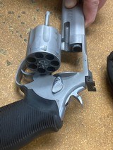 TAURUS 627 Tracker .357 7-shot - 3 of 8