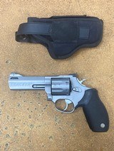 TAURUS 627 Tracker .357 7-shot - 1 of 8