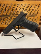 GLOCK 17 G17 9MM W/ 2 MAGS (Police Trade-In) - 1 of 3