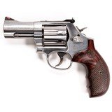 SMITH & WESSON MODEL 686 - 2 of 5