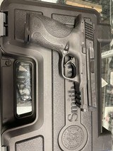 SMITH & WESSON M&P 40 - 2 of 3