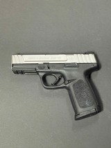 SMITH & WESSON SD40 VE - 1 of 4