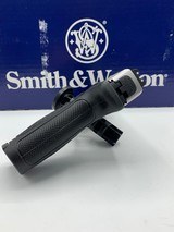 SMITH & WESSON SD 40 VE Crimson Trace Rail Master - 3 of 7