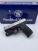 SMITH & WESSON SD 40 VE Crimson Trace Rail Master - 2 of 7