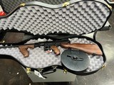 AUTO-ORDNANCE MODEL OF 1927 A1 THOMPSON SEMI-AUTOMATIC CARBINE 100 ROUND DRUM AND GUITAR CASE - 4 of 7